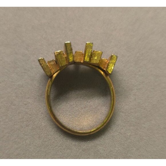 Vintage Gold-Tone Architectural Ring With Black Stone Accents Size 5-1/2 - Picture 2 of 4